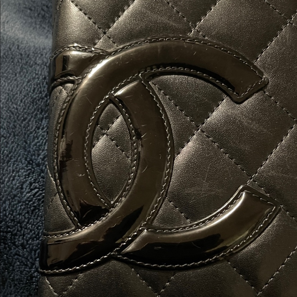 Authentic 👛 CHANEL Calfskin Quilted Cambon Zip Around Organizer Wallet in Black. - Picture 3 of 16